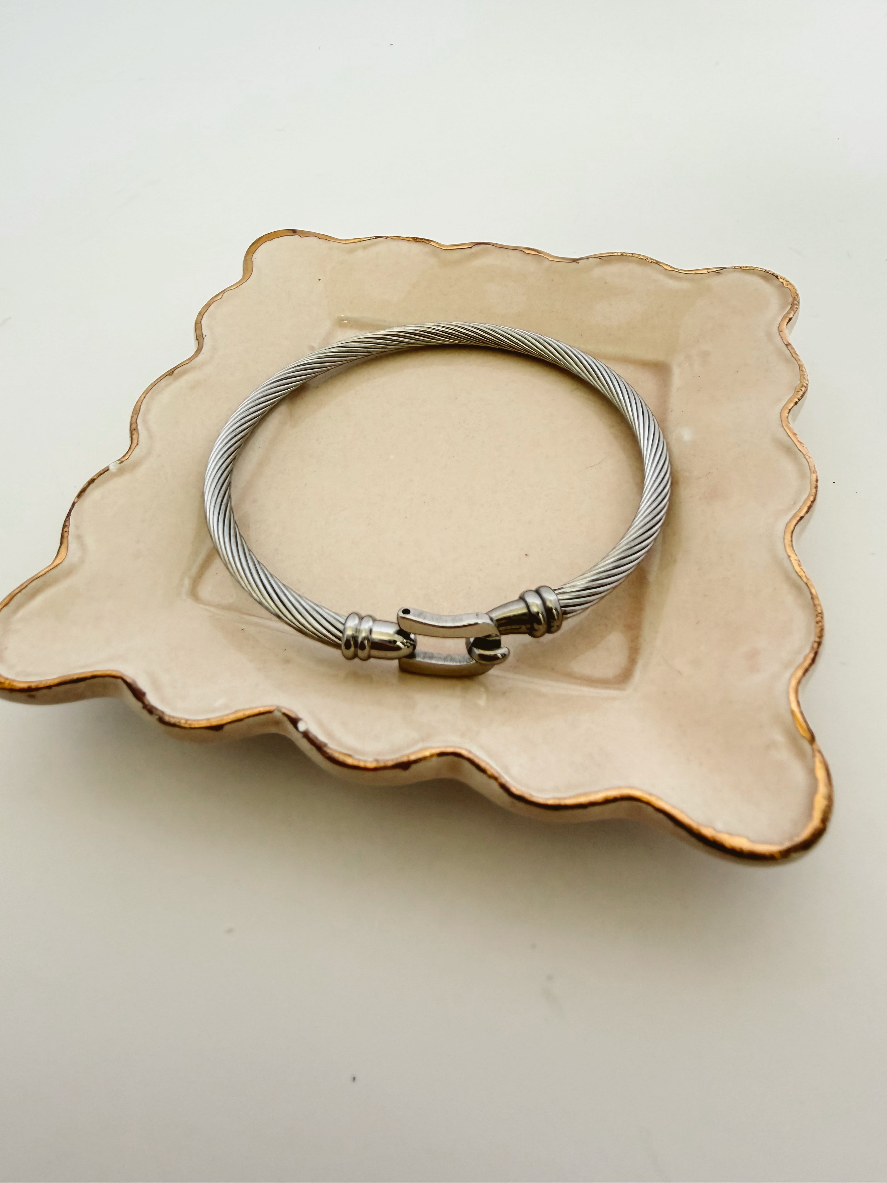 Silver Buckle Clasp Bangle